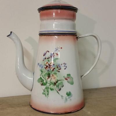 1 cafetiere emaillee rose et fleurs