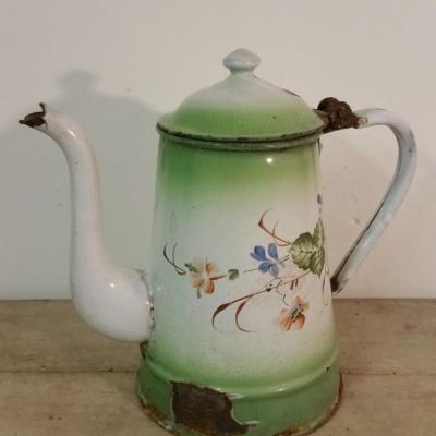 1 cafetiere emaillee verte