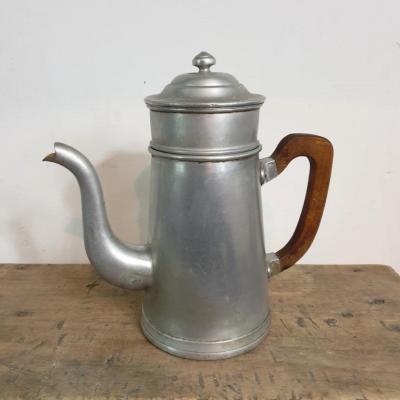 1 cafetiere en alu manche bois