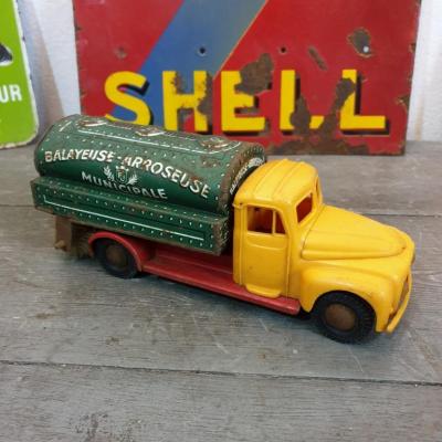 1 camion balayeuse