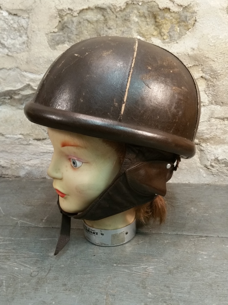 1 casque marron
