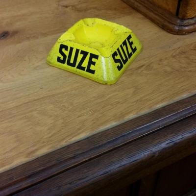 1 cendrier suze