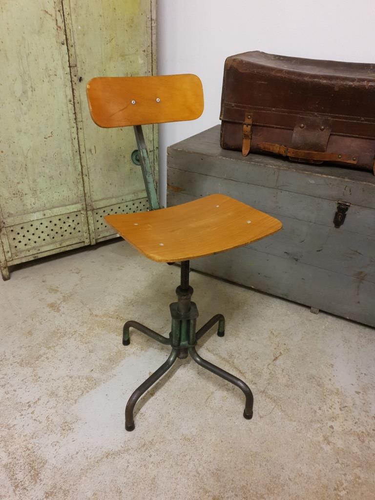 1 chaise d atelier
