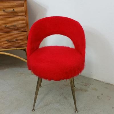 1 chaise moumoutte rouge