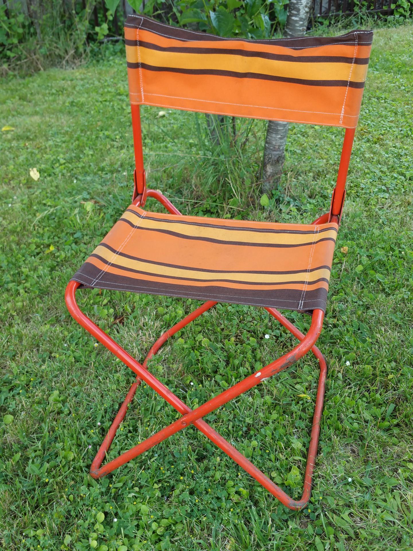 1 chaise pliante orange