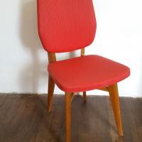 1 chaise rouge