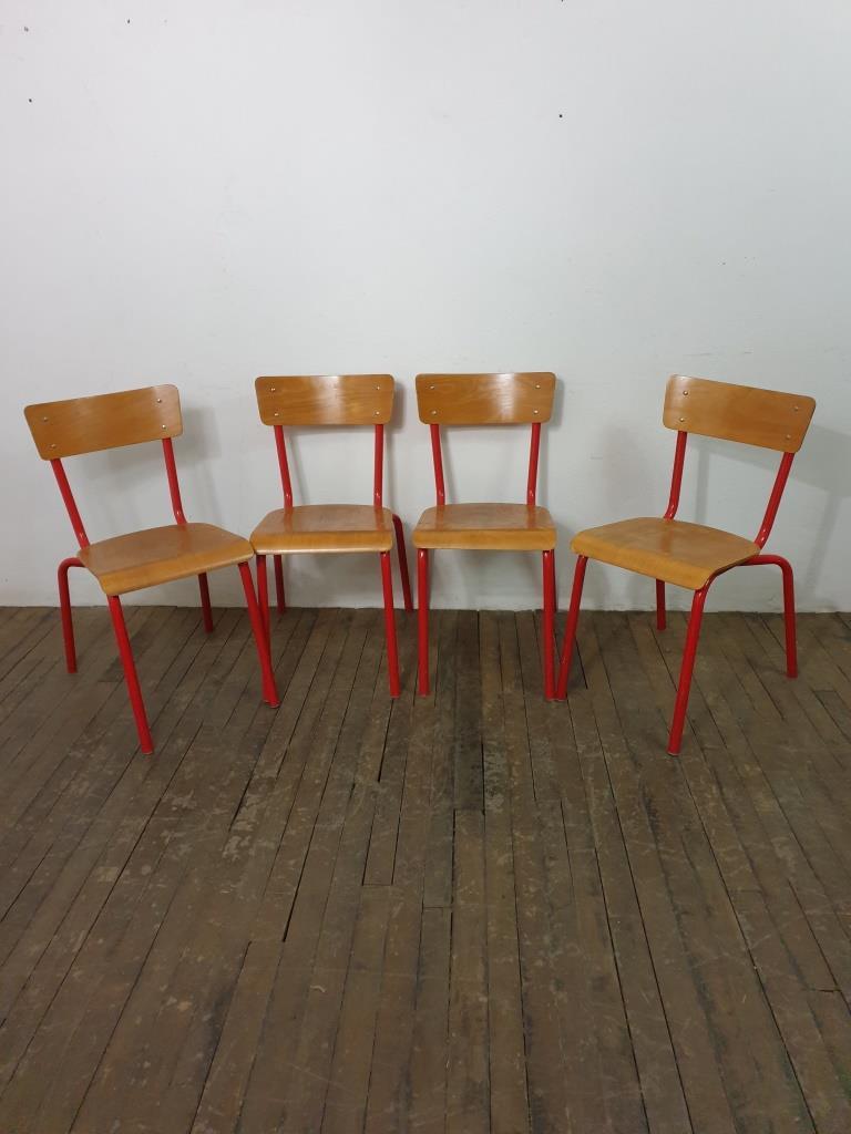 1 chaises d ecole rouge lot b