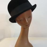 1 chapeau cloche noir