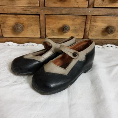 1 chaussure fillette annees 40