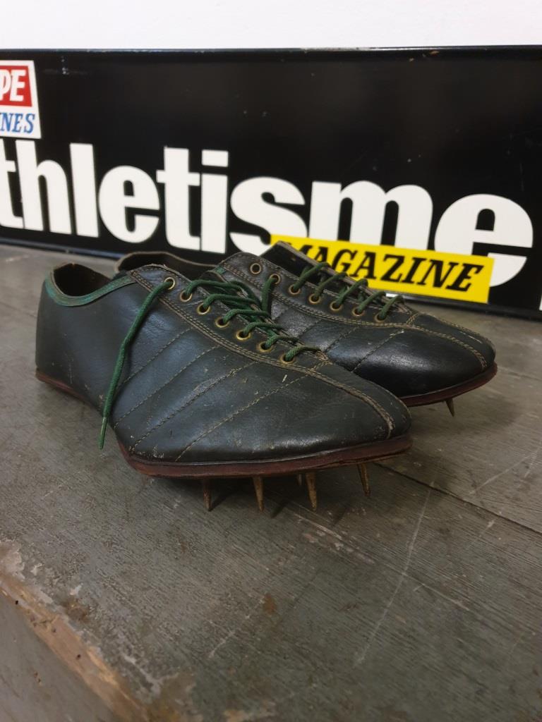1 chaussures d athletisme a pointes hungaria