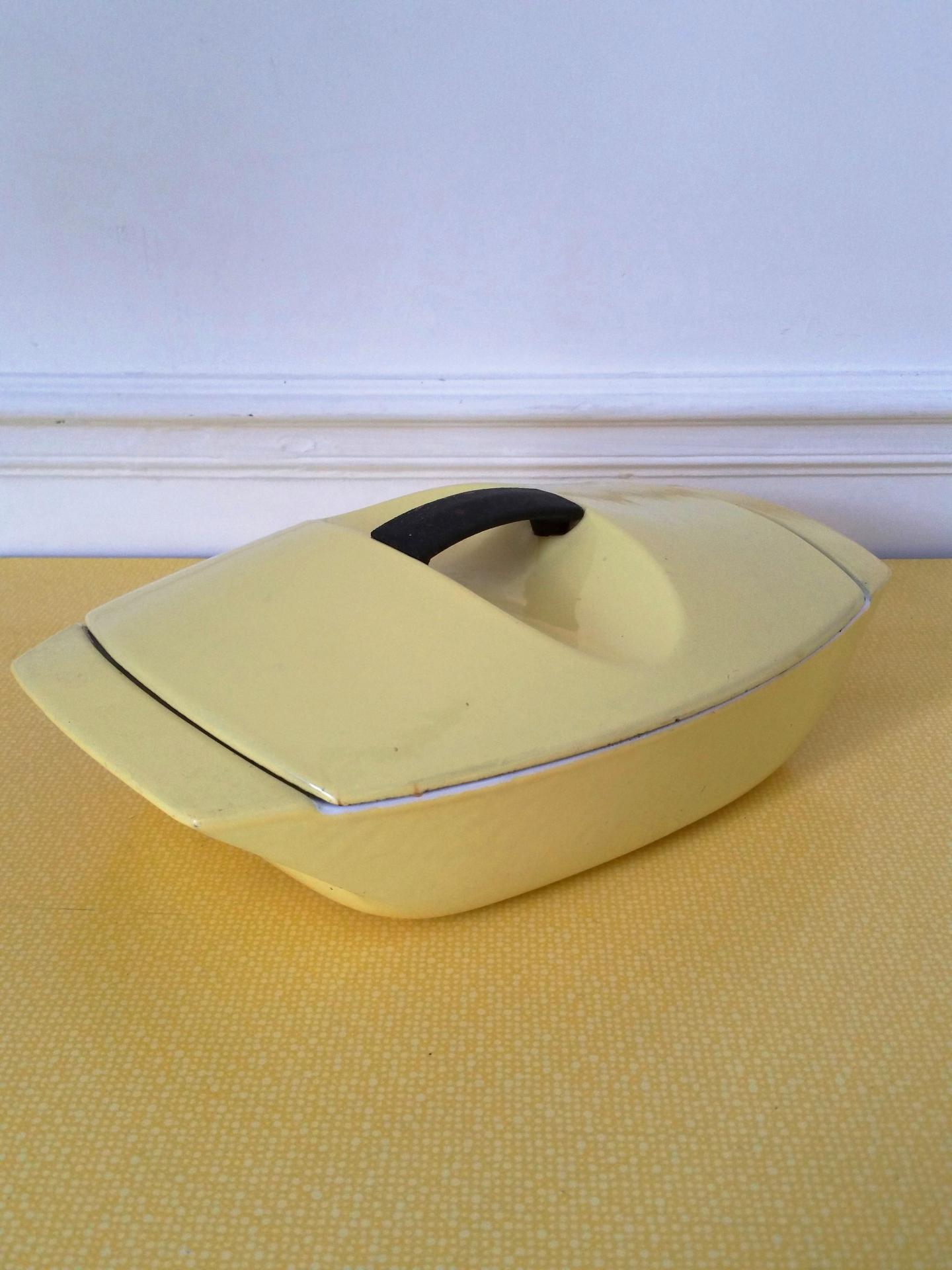 1 cocotte en fonte jaune