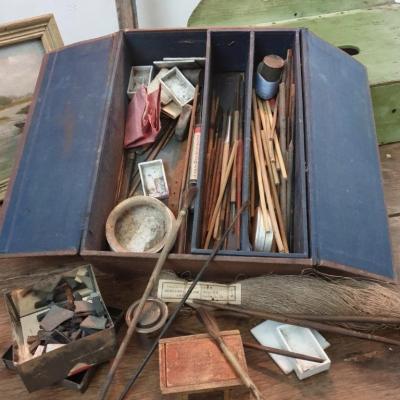 1 coffre outils de dessinateur peintre