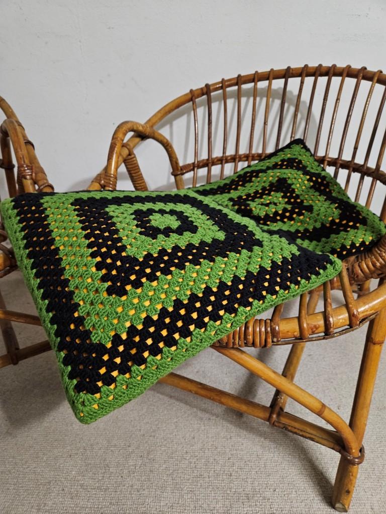 1 coussins crochets noirs et verts