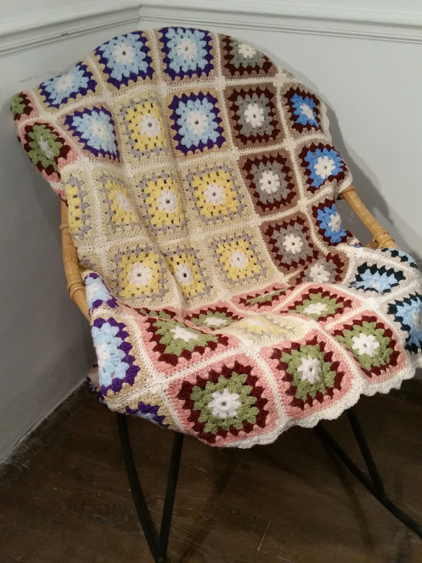 1 couvre lit granny square