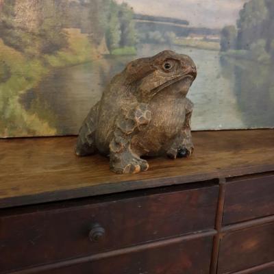1 crapaud en bois sculpte