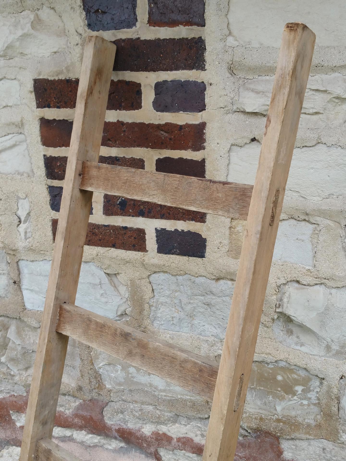 1 echelle en bois