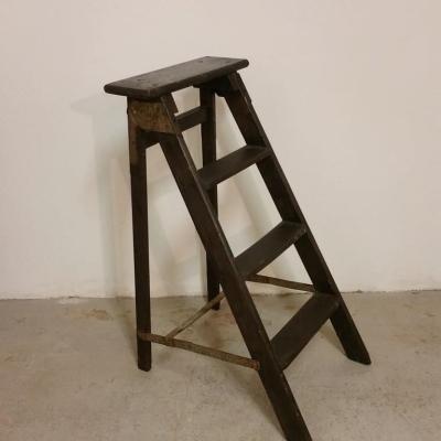 1 escabeau d atelier