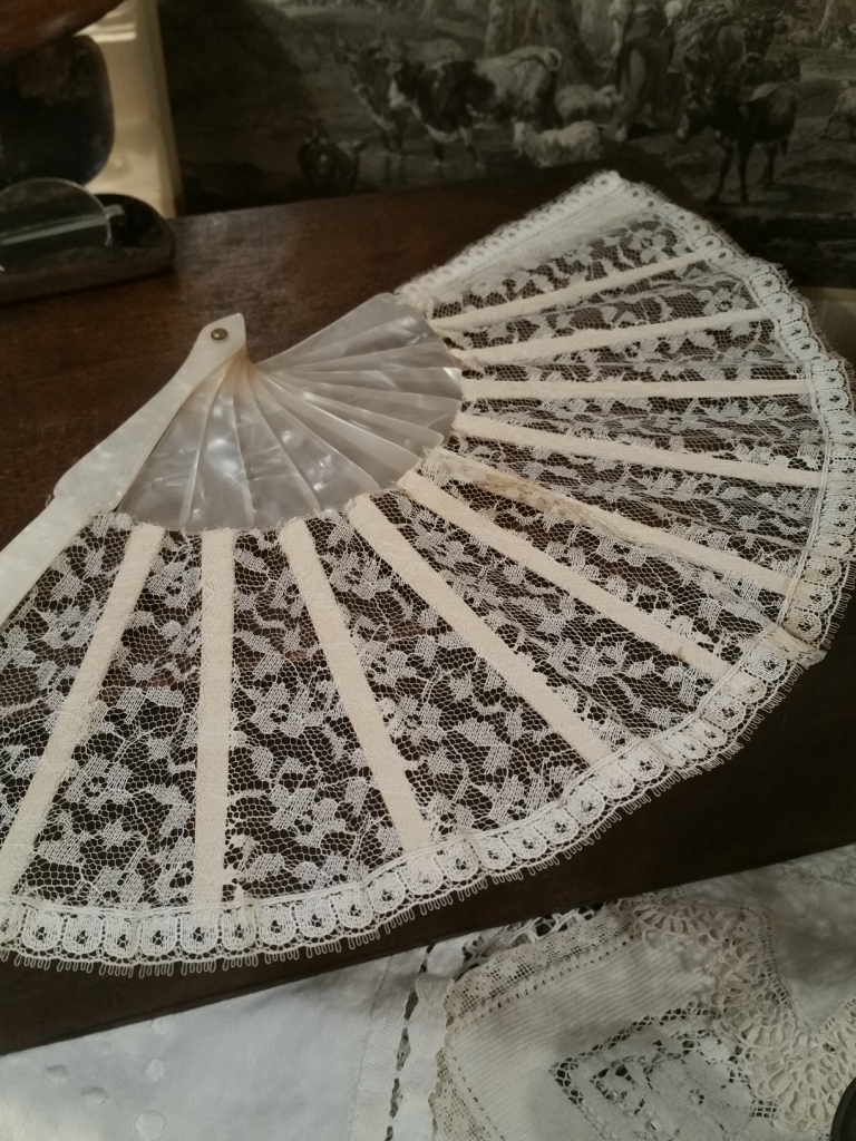 1 eventail dentelle