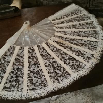 1 eventail dentelle