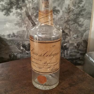 1 flacon eau de cologne