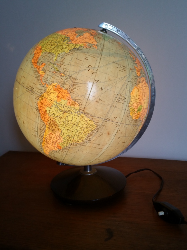 1 globe terrestre lumineux magelan
