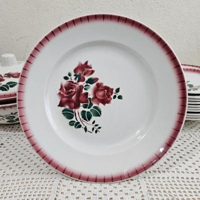 Plat rond en faïence de Badonviller