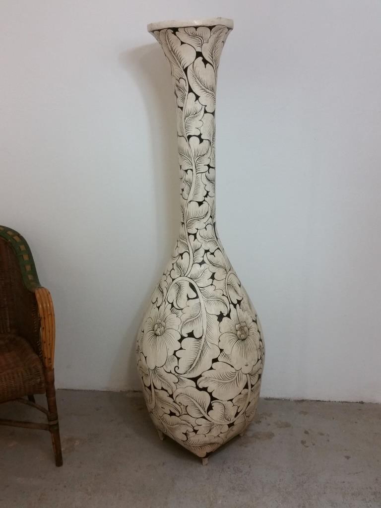 1 grand vase en osier decor floral