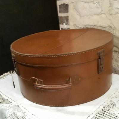 1 grande boite a chapeau