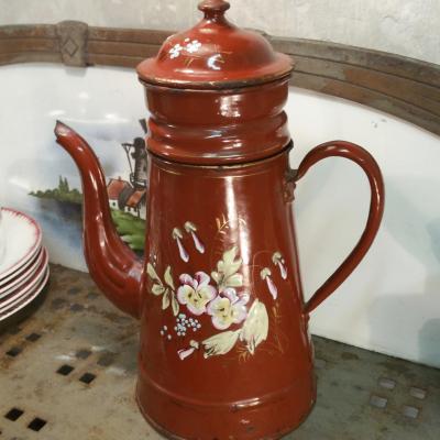 1 grande cafetiere emaillee marron fleurie