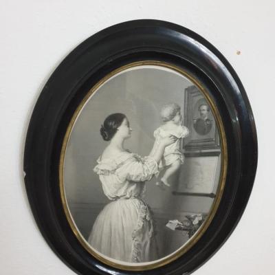 1 gravure dans cadre oval noir