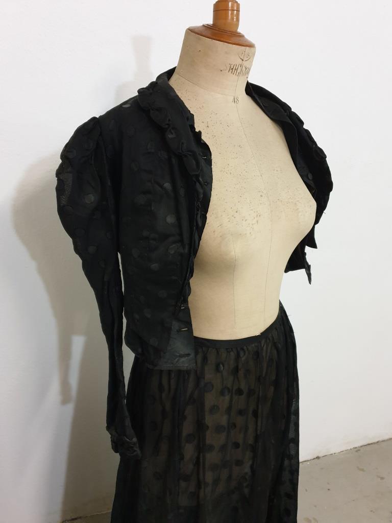 1 habit de femme 1900
