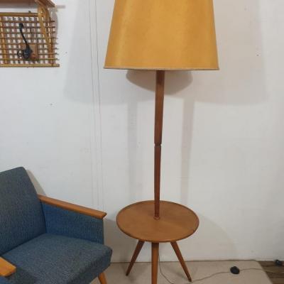 1 lampadaire vintage en bois