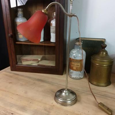 1 lampe sur pieds opaline rouge