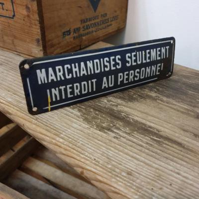 1 laque emaillee marchandises