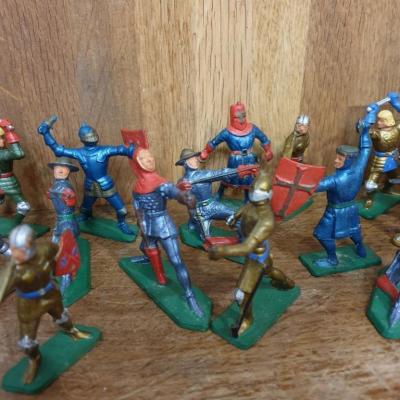 1 lot soldats moyen age