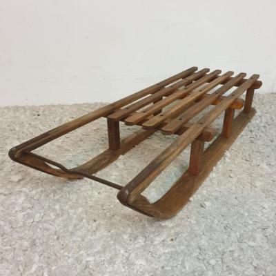 1 luge en bois