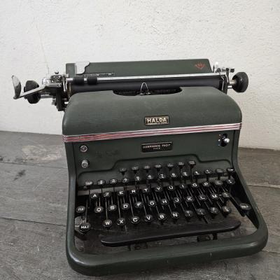 1 machine a ecrire halda