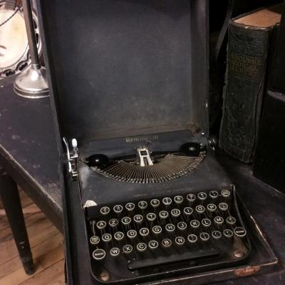 1 machine a ecrire remington