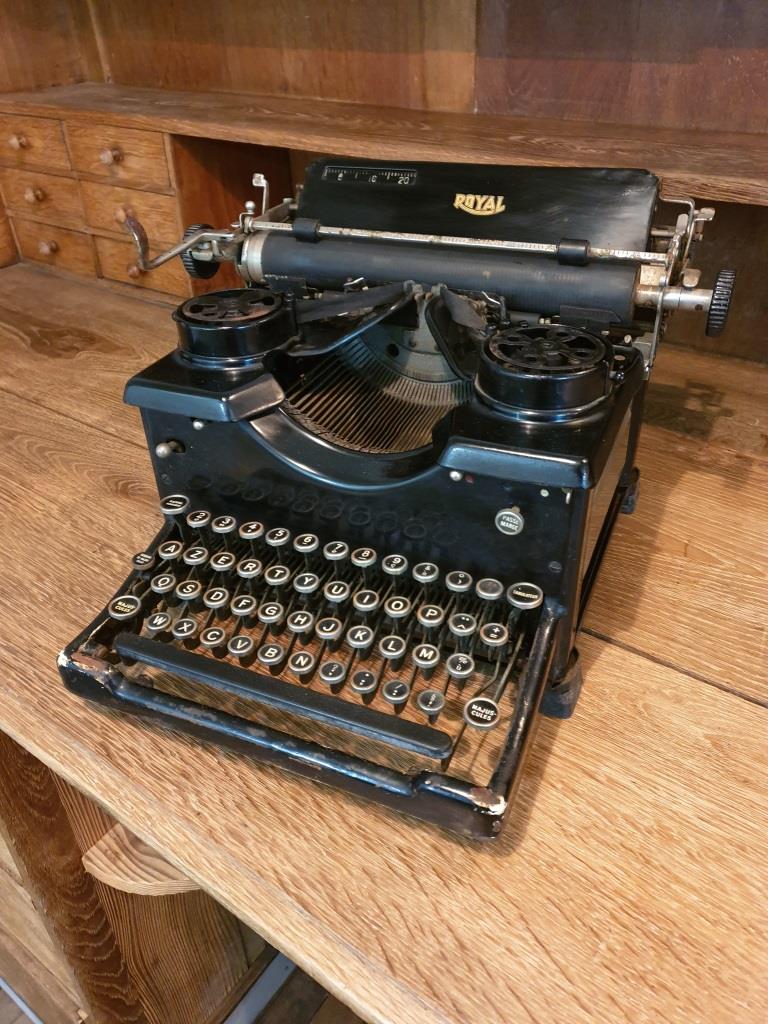 1 machine a ecrire royal