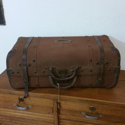 1 malle de voyage entoilee