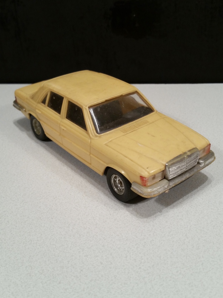1 mercedes bege