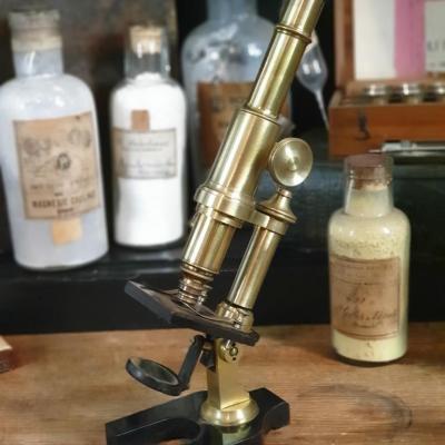 1 microscope en laiton