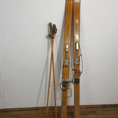 1 paire de ski junior