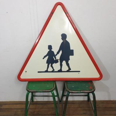 1 panneau de signalisation ecole