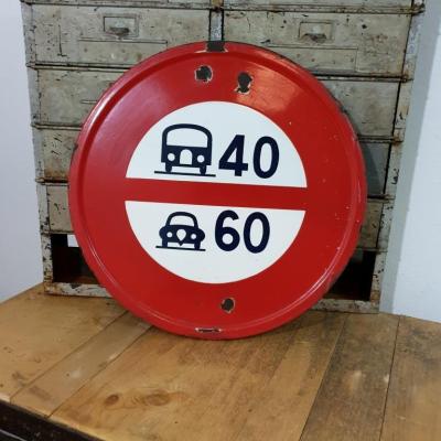 1 panneau limitation de vitesse