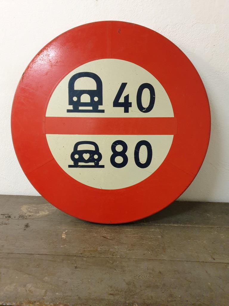 1 panneau limitation vitesses