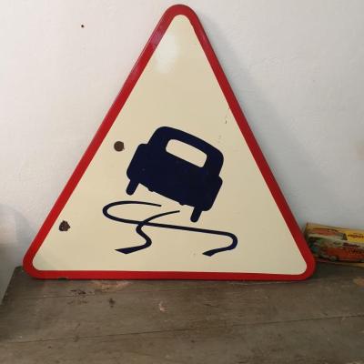 1 panneau virage dangereux