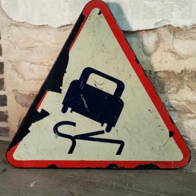 1 panneau virage dangeureux
