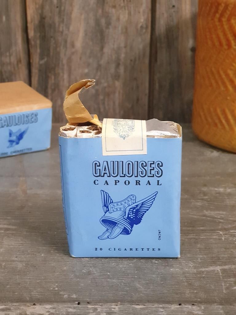 1 paquet de gauloises caporal ouvert