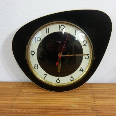 1 pendule vedette formica noir